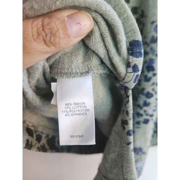 J.Jill Women Gray w/Blue Floral Print Henley Cotton Blend Knit Blouse size Large - Picture 7 of 7